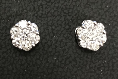1/2cttw 14k diamond cluster earrinds 