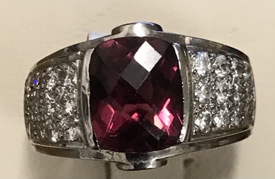 Ladies Garnet & Diamond Ring 