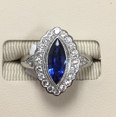 Sapphire & Diamond ring. 